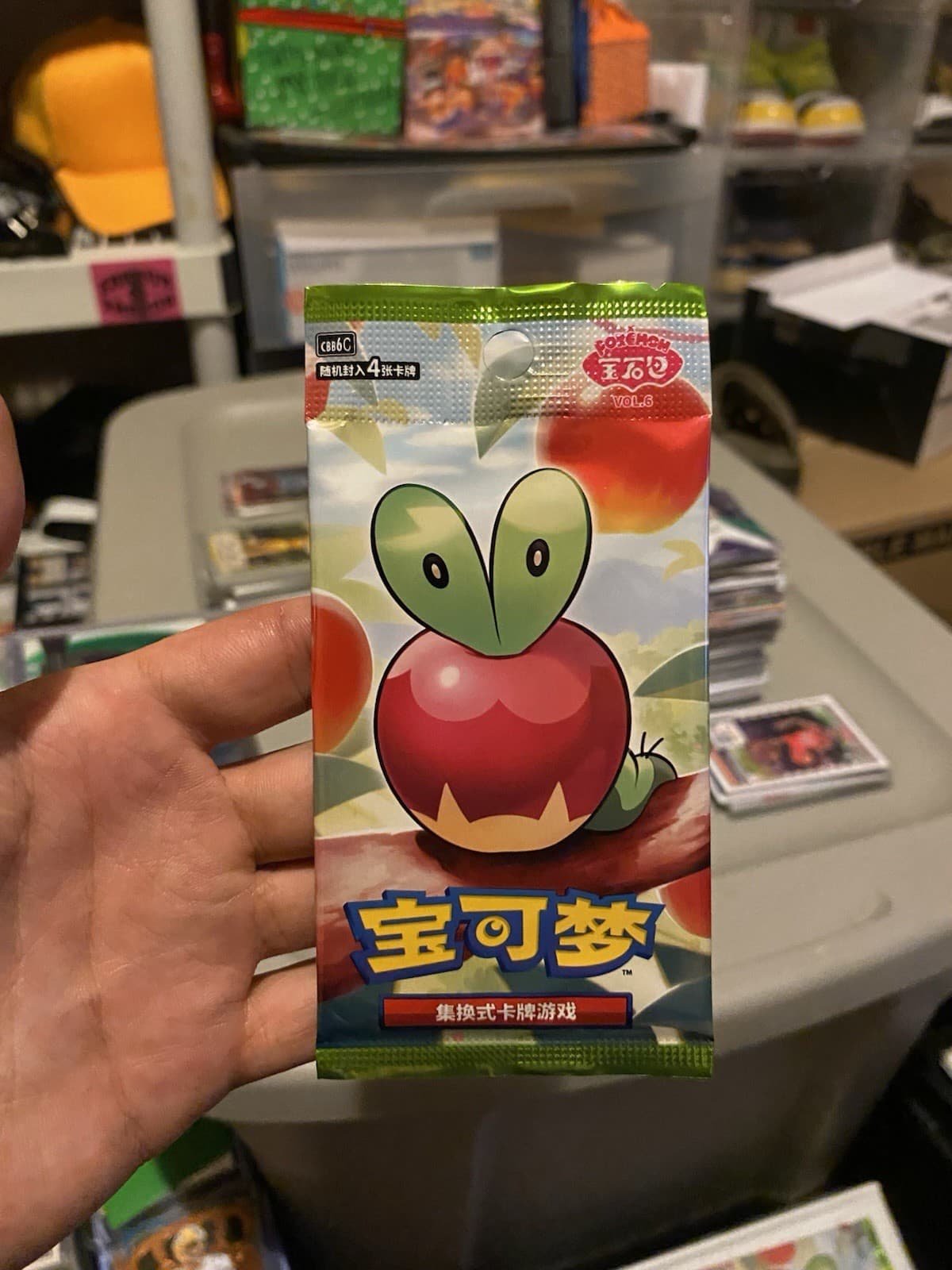Listing photo for Pokémon TCG 宝可梦 王的1.5 Vol.6 Chinese Booster Pack 4 Cards (1 Pack)