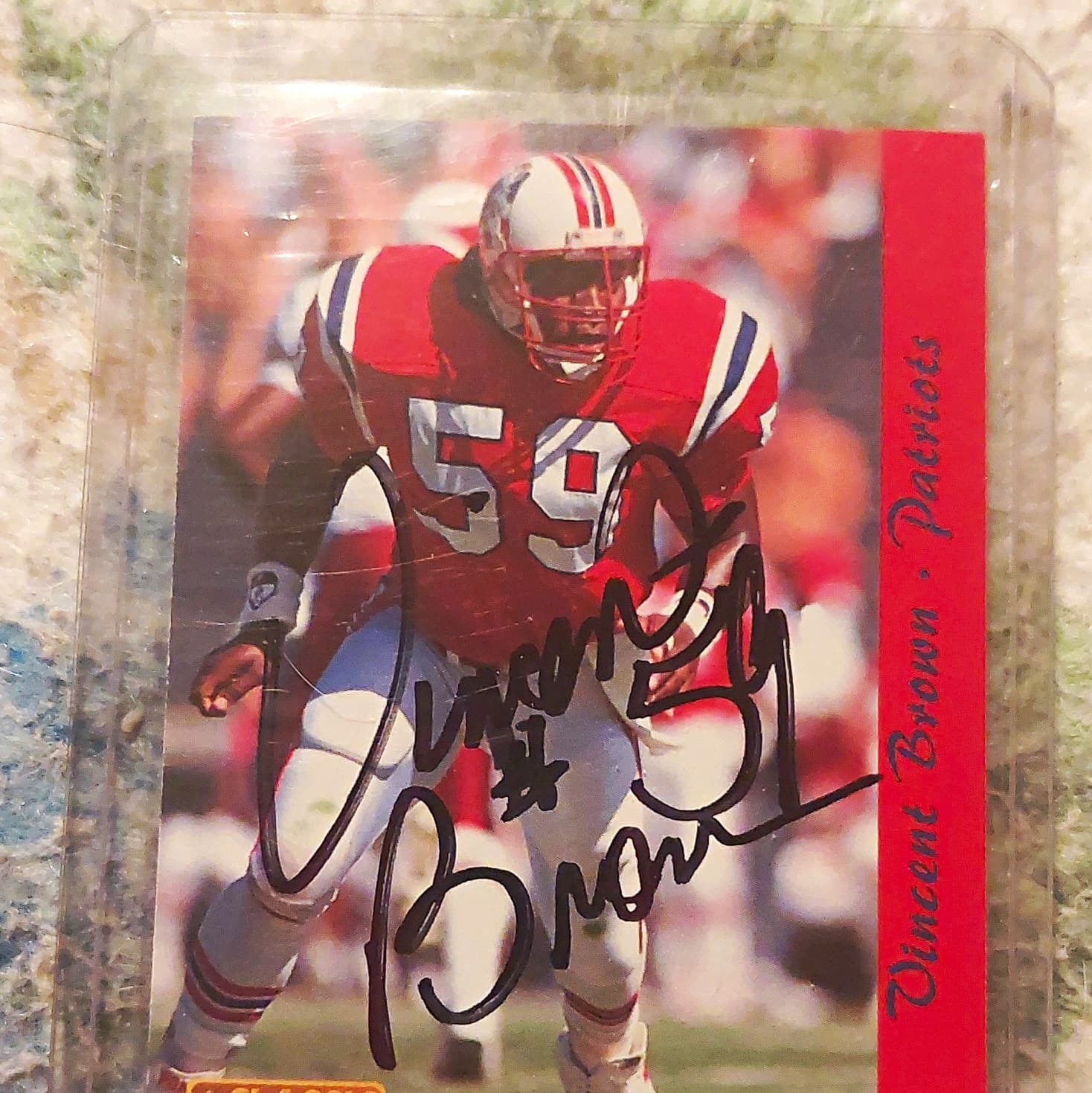 Listing photo for Vincent Brown 1992 Patriots NFL Vintage Auto Football Trading Card #167 Signed
