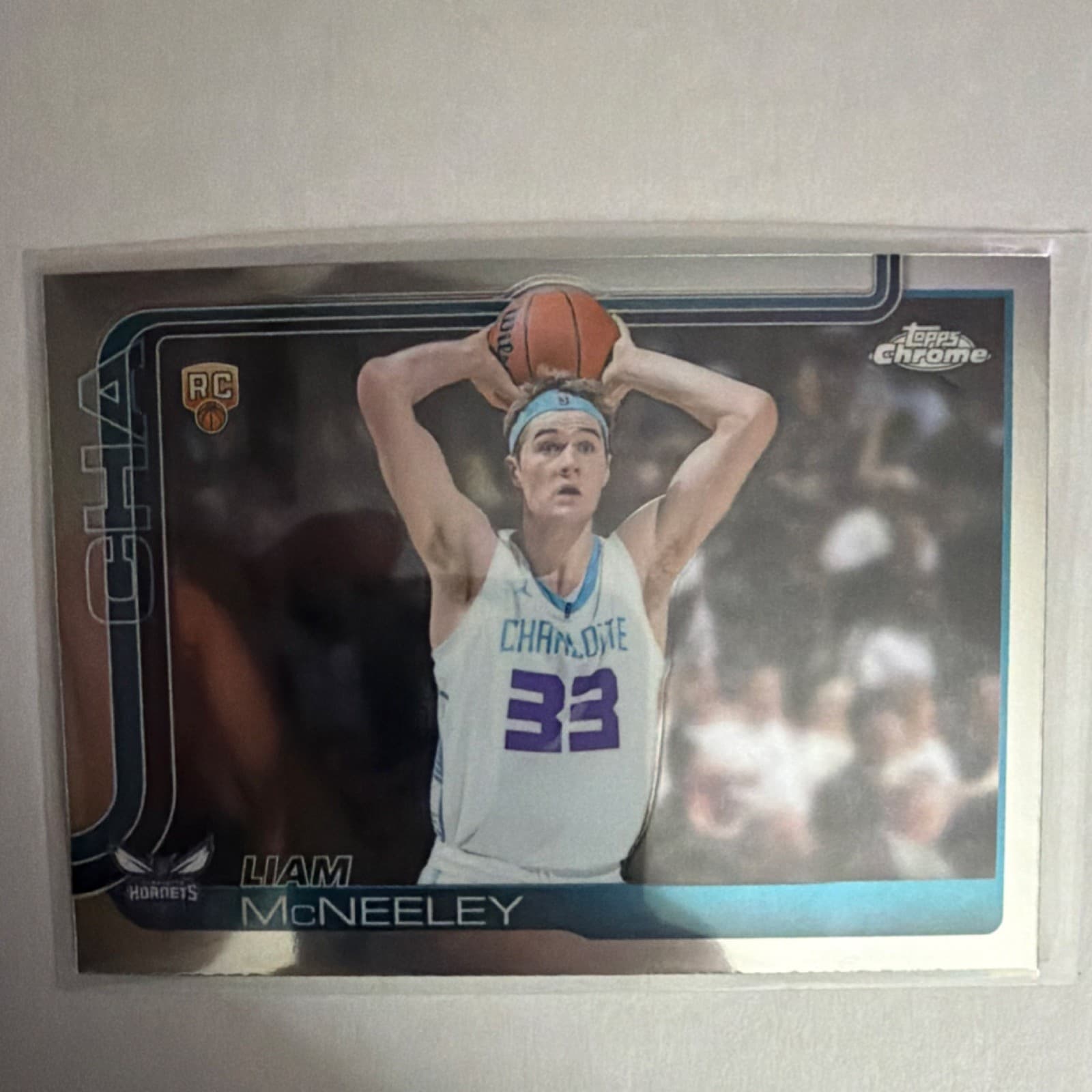 Listing photo for π₯Topps 2025-26 Chrome Liam McNeeley #279 Charlotte Hornets Rookie Card NBAπ₯