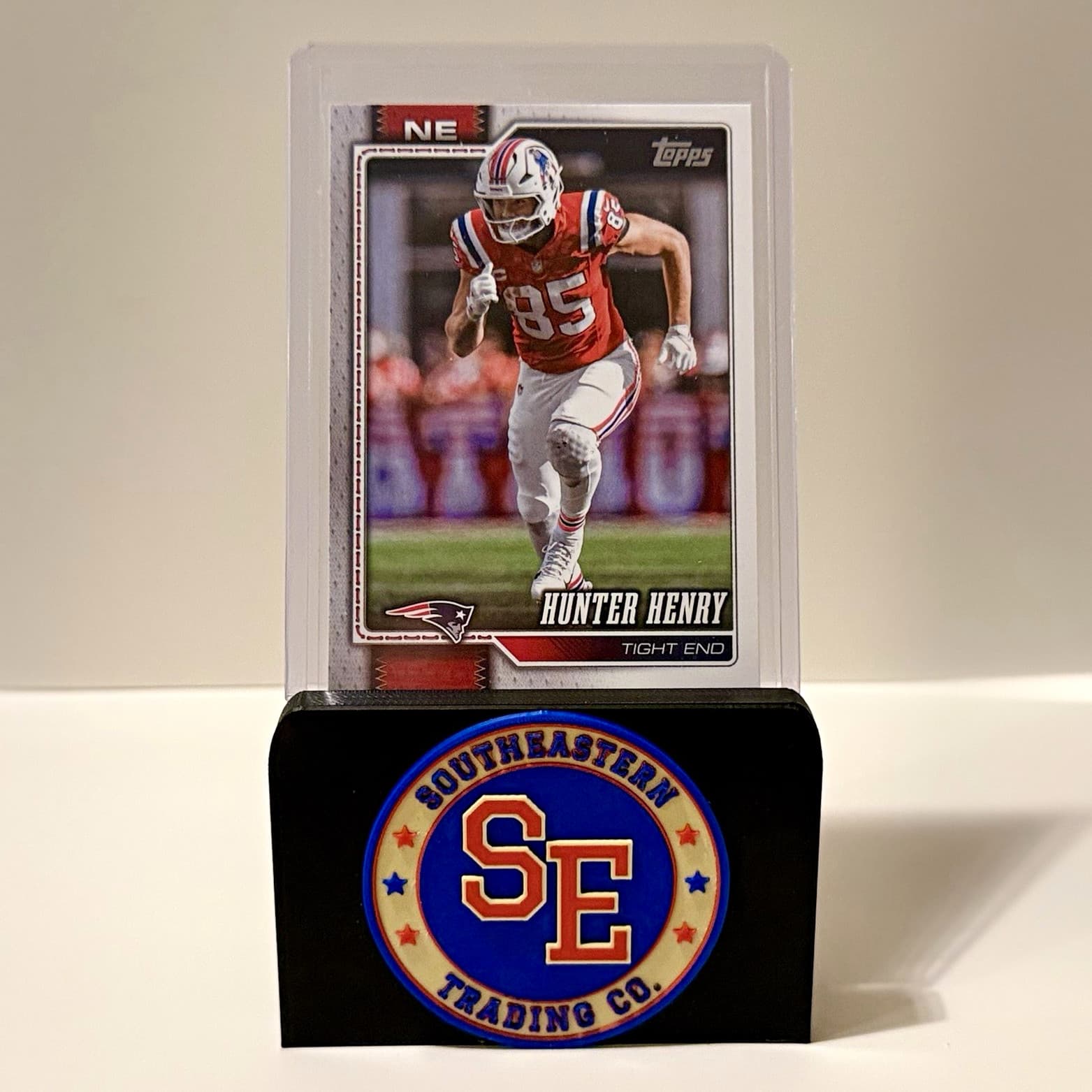 Listing photo for Topps 2025 Hunter Henry Base Set Card #138 NFL Football New England Patriots